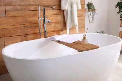 Spa-Style Freestanding Tub